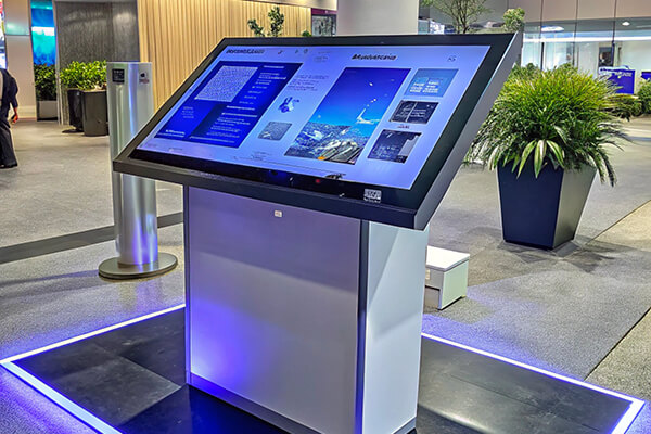 écran publicitaire digital - Totem digital